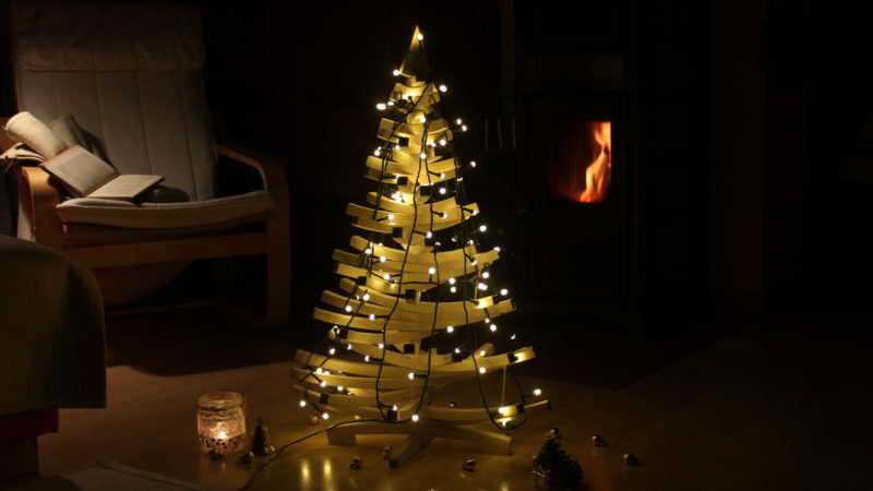 Dřevěný vánoční stromek Adventis