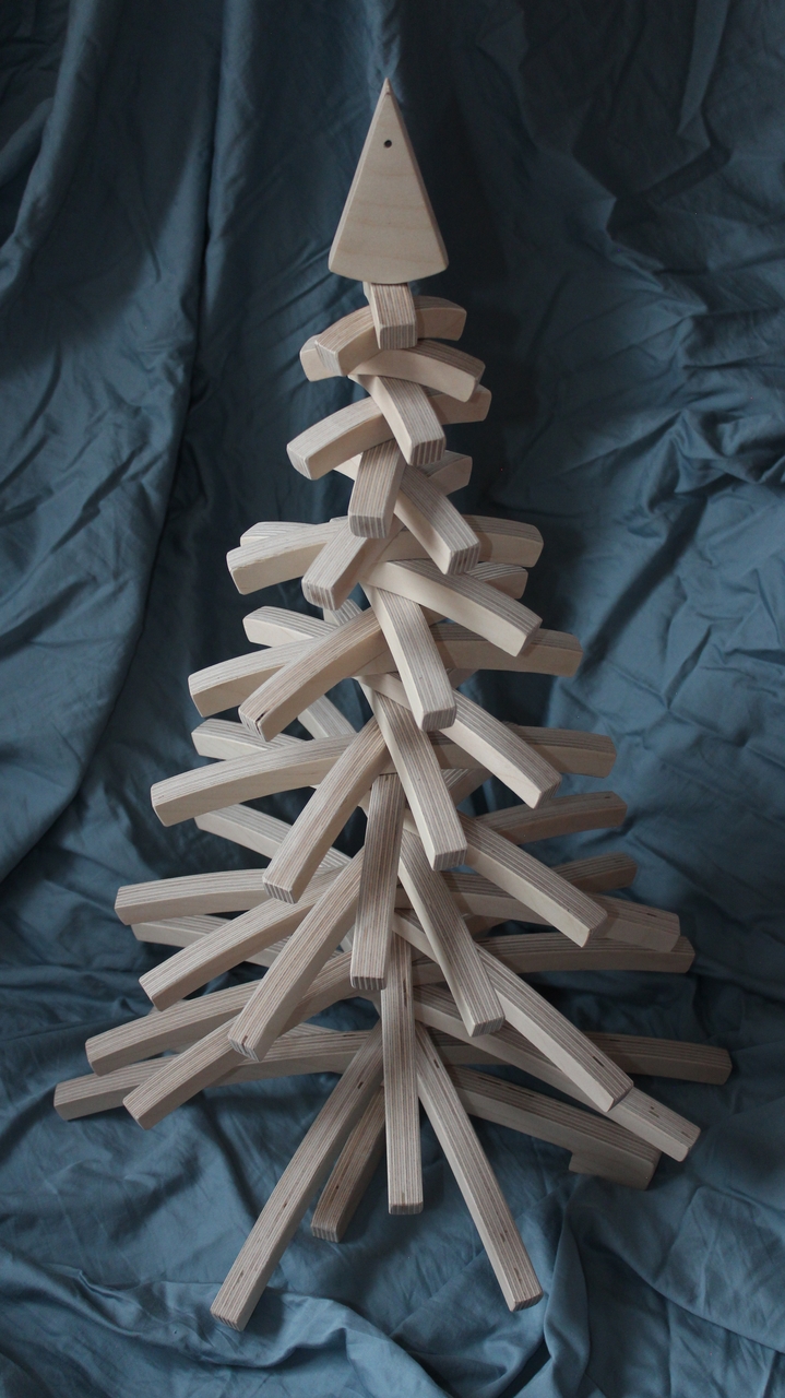 Dřevěný vánoční stromek Adventis